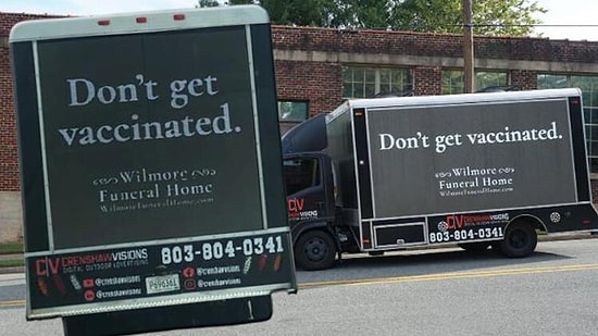 ABD'de İronik Aşı Kampanyası: Cenaze Aracının Üzerine 'Aşılanmayın' Yazdılar...