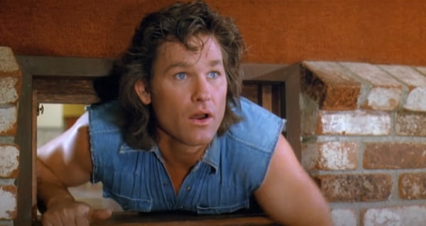 14. Фильм "За бортом" 1987 год. У девушки амнезия, а чувак убеждает ее в том, что она его жена и мать его 3-4 детей. И потом они занимаются любовью. Да какого черта вообще?!