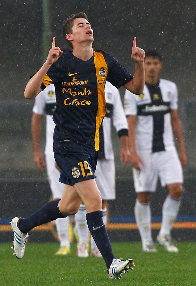Gerçekten yalnız bir varoluştu. Bir buçuk yılımı böyle geçirdim, sadece futbol için yaşadım. Ama 17 yaşımdayken ve Verona'daki profesyonellerle antrenman yapmaya başladığımda menajerimle aramız bozuldu.
