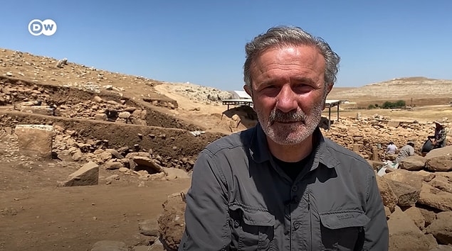 Kazı çalışmalarının başkanı Prof. Dr. Necmi Karul'a göre, Karahantepe'de kazıların başlatılmasının ana nedeni Göbeklitepe'nin değerinin anlaşılması oldu.