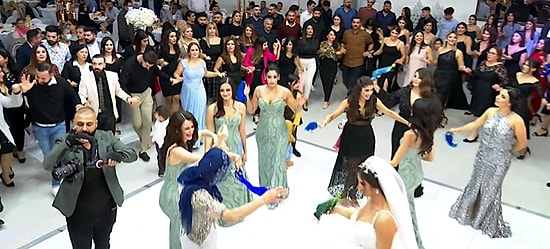 Düğünde Elektro Bağlama ile Ezel Dizi Müziği Çalan Müthiş Orkestra ve Halay Çeken Gurbetçiler