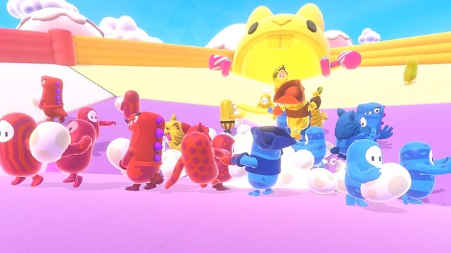 Oyunun geliştiricisi Mediatonic'in oyunun Twitter hesabından paylaştığı gönderiye göre Fall Guys en çok indirilen PlayStation Plus oyunu olarak tarihe geçti.
