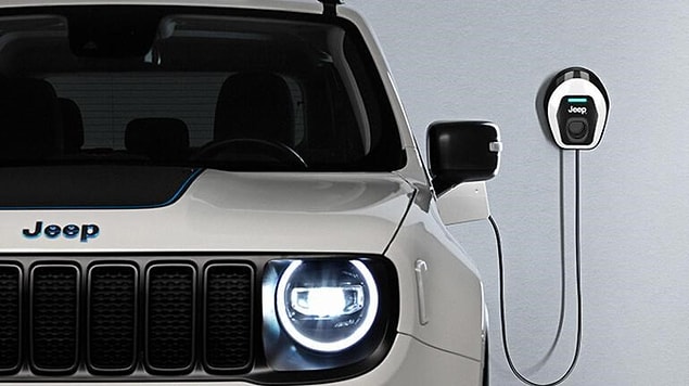 Şarj süresi 2 saatten kısa süren Jeep Renegade, easyWallbox ile ev tipi şarj imkanına da sahip.