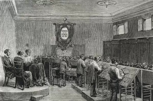 Eğitimini tamamladığı 1870'lerin Barselonası artık iyiden iyiye sanatın merkezi olmuştu. Tekstil endüstrisinin gelişimiyle birlikte orta sınıfın güçlendiği; gösterişin, şehirleşmesinin ve ihtişamın arttığı dönemde Gaudi'nin süslemeyi merkezine aldığı mimarlık yeteneğiyle sivrilmesi de zor olmadı.