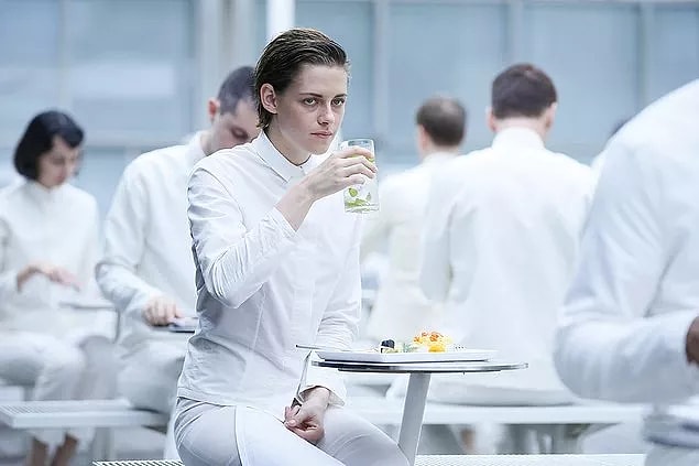 14. Equals / Aşk Uğruna (2015) - IMDb: 6.1