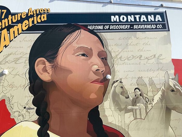 19. Тень от заклепки на плакате выглядит так, как будто Сакаджавеа курит сигару