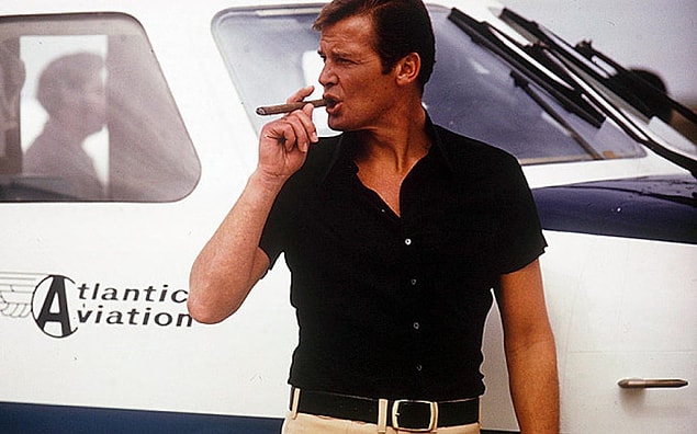 13 - Roger Moore hiç koşmadı.