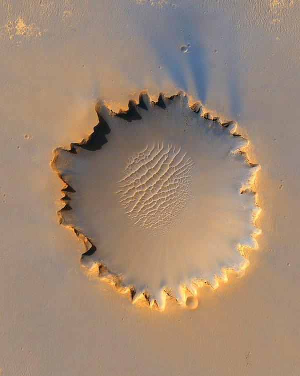 8. Diğer başka bir krater:
