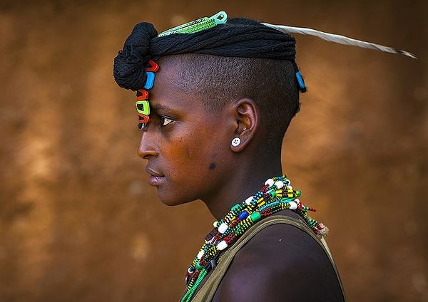 Rengarenk boncuklarıyla  rengarenk insanları olan Banna kabilesi