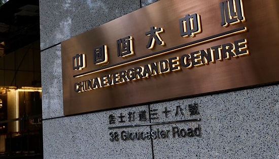 Kriz Kapıda: Evergrande Hisseleri Hong Kong'da İşleme Kapatıldı