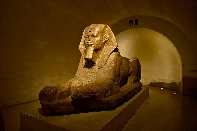 10. Nous savons tous que l'Égypte ancienne adorait et respectait les chats. On sait que ceux qui manquent de respect à ces êtres sacrés et ceux qui font du mal aux chats s'exposent à des châtiments très sévères, y compris la mort.