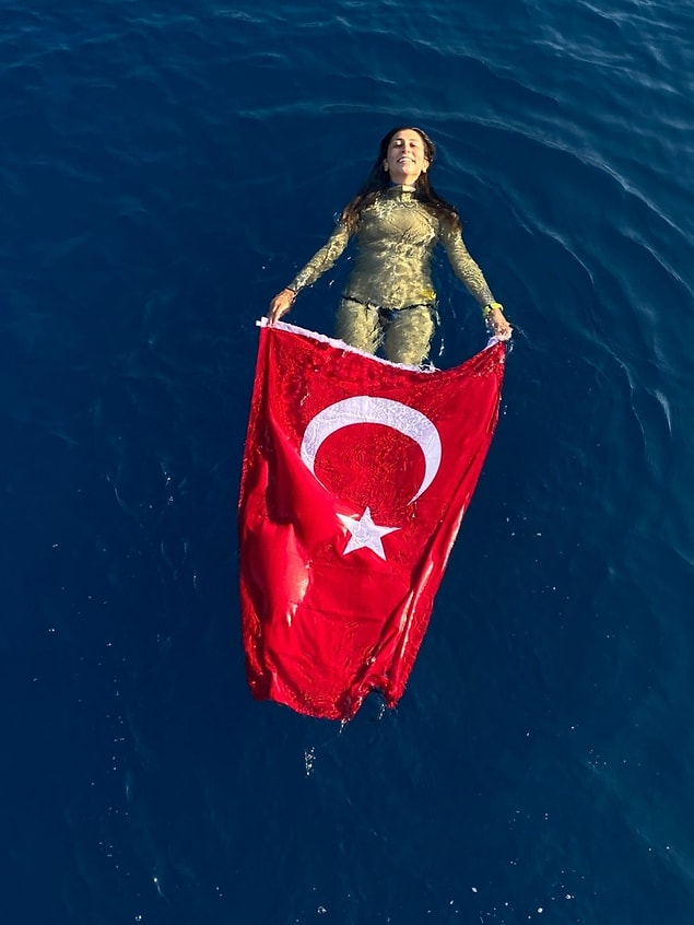 Fatma Uruk bir serbest dalışçı. Aynı zamanda da milli bir sporcu.