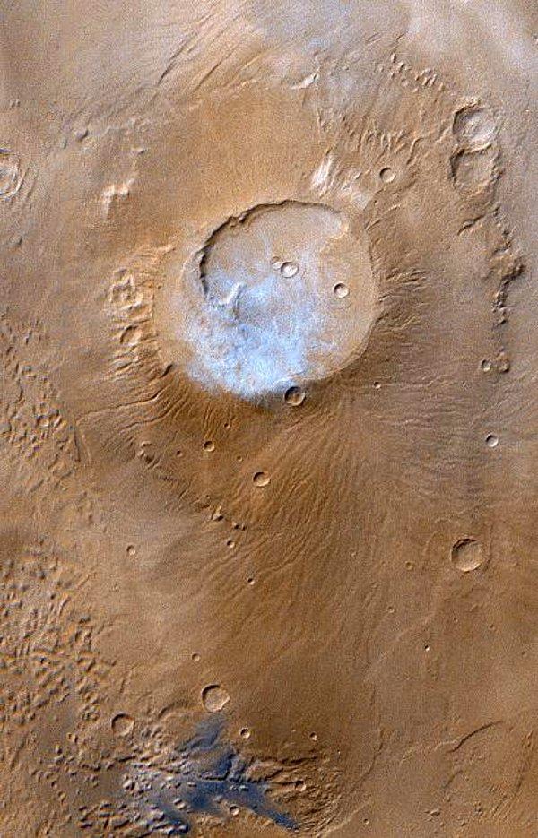6. Mars'ta bir yanardağ: