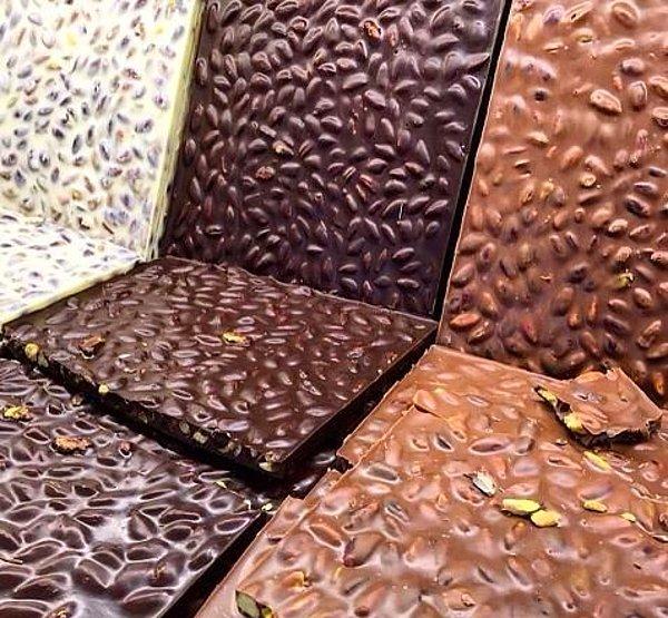 32. Çikolataya doymak isteyenlere Tarihi Beyoğlu Çikolatacısı…