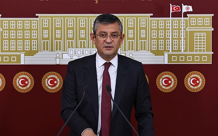 CHP'li Özel: 'Sofrada, Memlekette Yangın Var, Tayyip Bey Saçını Tarıyor'