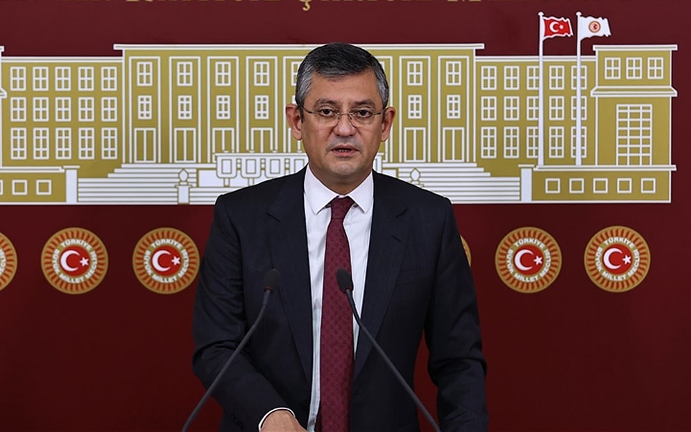 CHP'li Özel: 'Sofrada, Memlekette Yangın Var, Tayyip Bey Saçını Tarıyor'