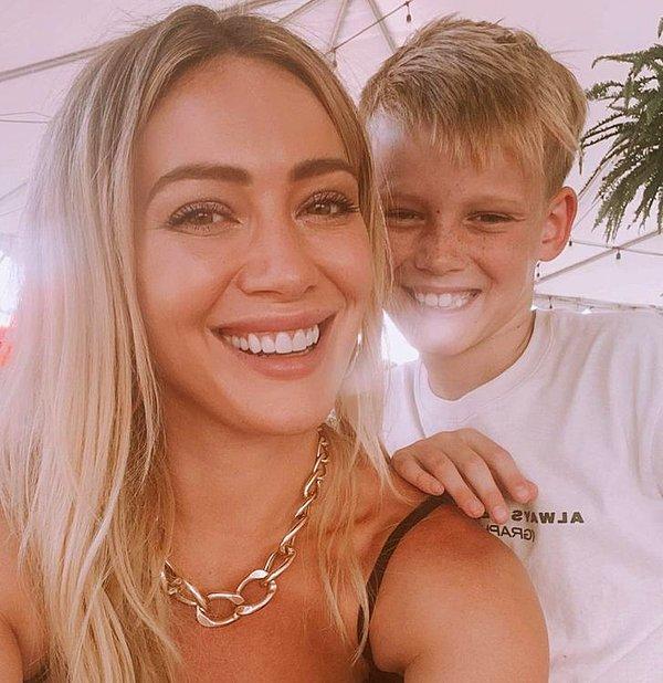 9. Hilary Duff ve 9 yaşındaki oğlu Luca