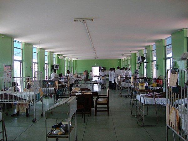 7. "Hastaneye gitmek burada bir lükstür, hayatında hiç hastaneye gitmemiş milyonlarca Nijeryalı var!"