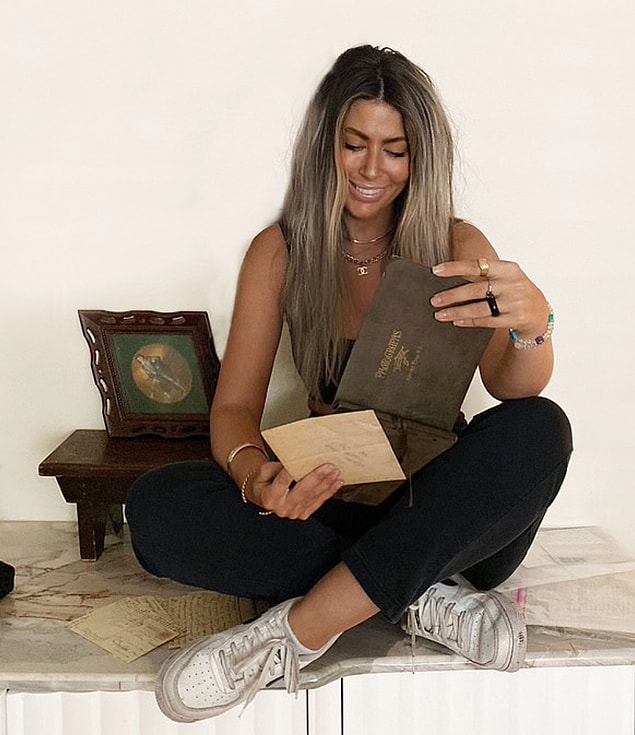 İkinci el pazarlardan fotoğraf albümleri alan 28 yaşındaki TikTok kullanıcısı hobisini bi' tık üst seviyeye yükselterek albümlerin eski sahiplerini bulmaya karar vermiş.