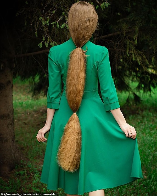 «Ежедневно люди со всего мира пишут мне в Instagram и TikTok и восхищаются моими волосами», - продолжила Алена.