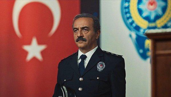Kendini kendi işlediği cinayetin failini ararken bulan Başkomiser Harun'un yaşadıklarını aktaran dizide Harun karakterini Yılmaz Erdoğan canlandırıyor.
