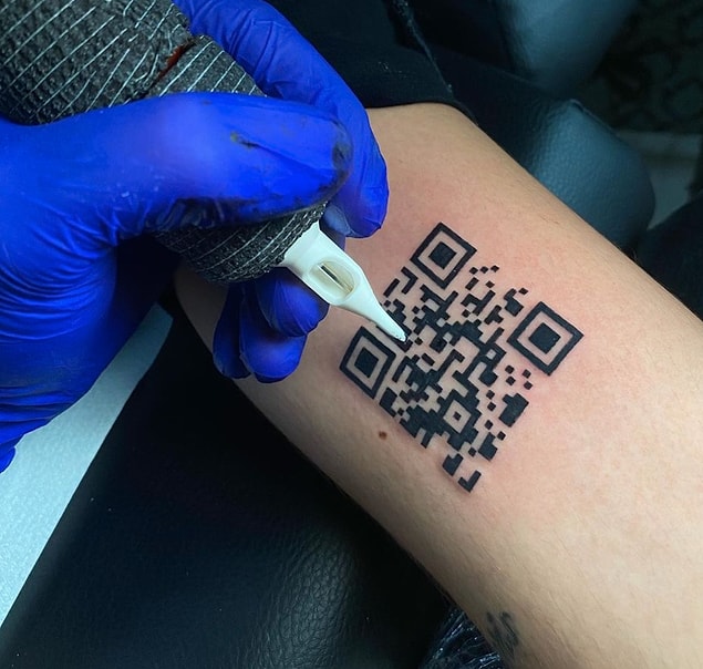 QR kod dövmeleri ise artık birçok yerde denk geldiğimiz modeller arasında yer alıyor.
