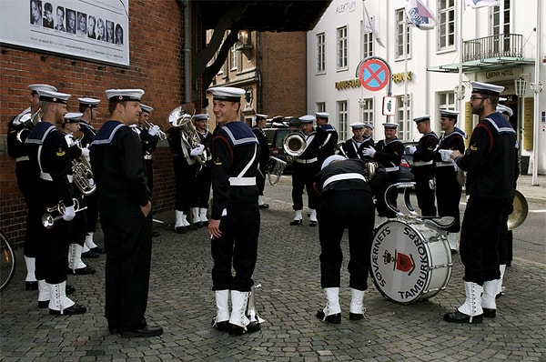 14. Один пьяный старый моряк однажды сказал мне, что у меня очень хорошая форма верхней губы. Это было очень специфично и очень странно. Однако он был милым, и дал мне несколько жизненных советов