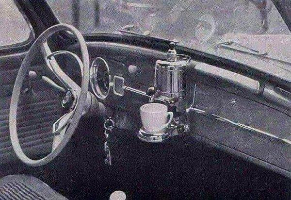 4. 1959 model bir Volkswagen’de kahve makinenizi takabileceğiniz bir aparat: