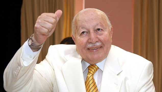 32. Kapatılan Refah Partisi Genel Başkanı Necmettin Erbakan'a, 1994 yılında Bingöl'de yaptığı konuşmadan dolayı "halkı kin ve düşmanlığa tahrik" suçundan verilen 1 yıllık hapis cezası Yargıtay'da onaylandı. Erbakan ömür boyu siyasi yasaklı oldu.