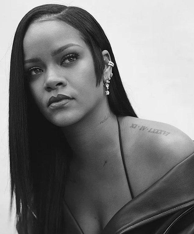 7. Rihanna, kendi markası için verdiği pozlarla ortalığı alev alev yaktı!