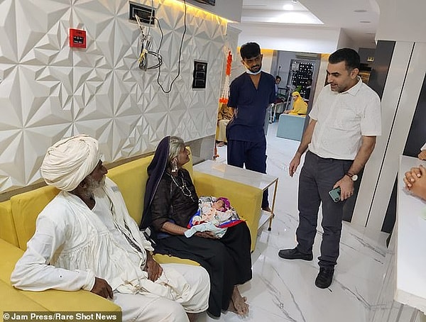 Врач пары Нареш Бханушали сказал, что это «один из самых редких случаев, которые я когда-либо видел».