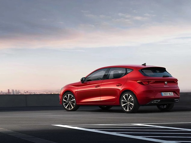Volkswagen Golf'ün uygun fiyatlı modeli olarak da bilinen Seat Leon, son kur artışının ardından zamlı fiyatı ile açıklandı.