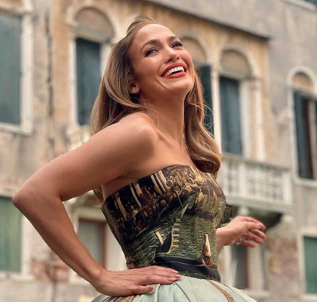 Jennifer Lopez, uzun yıllardır kariyerinde attığı emin adımların meyvesini en başarılı kadın sanatçılardan biri olarak alıyor.