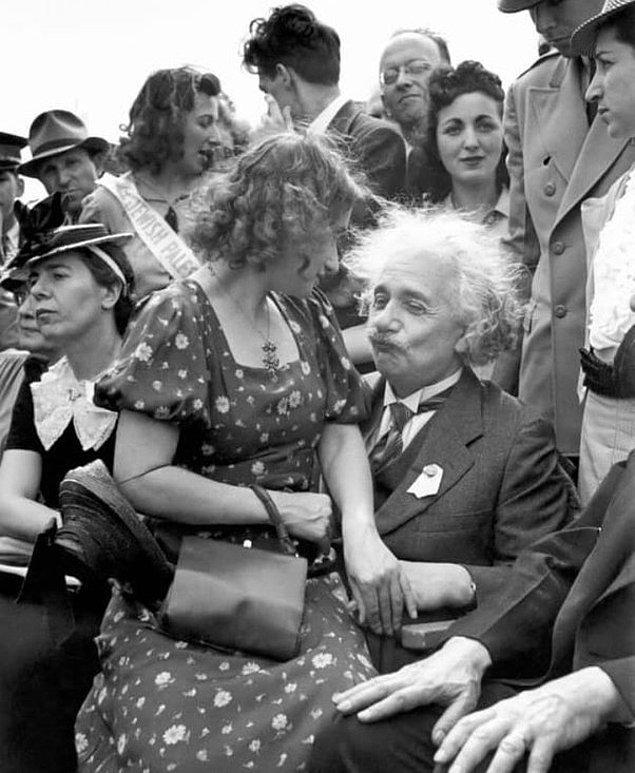 10. "1939 yılında Albert Einstein, New York Dünya Fuarı'nın açılışına katılıyor."