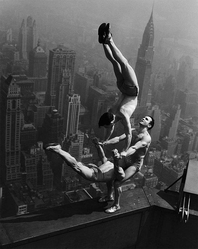 18. "1934 yılında Empire State üzerindeki akrobatlar."