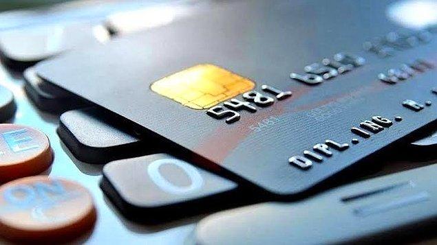 E-Devlet'e kredi kartı aidatı iadesi için başvuru yapabilirsiniz. Hangi adımları izlemeniz gerektiğini anlatalım:👇