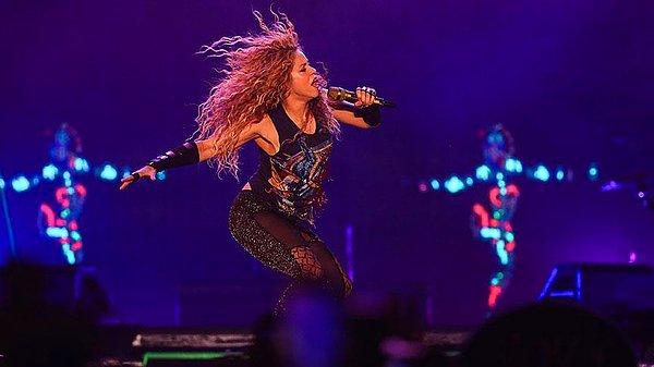 10. Shakira ilk istanbul konserini hangi yıl vermiştir?
