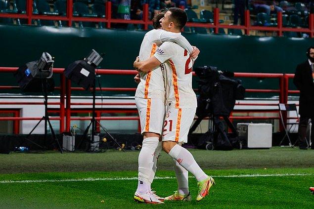 3 maç sonunda 7 puana ulaşan Galatasaray, liderliğini devam ettirdi.