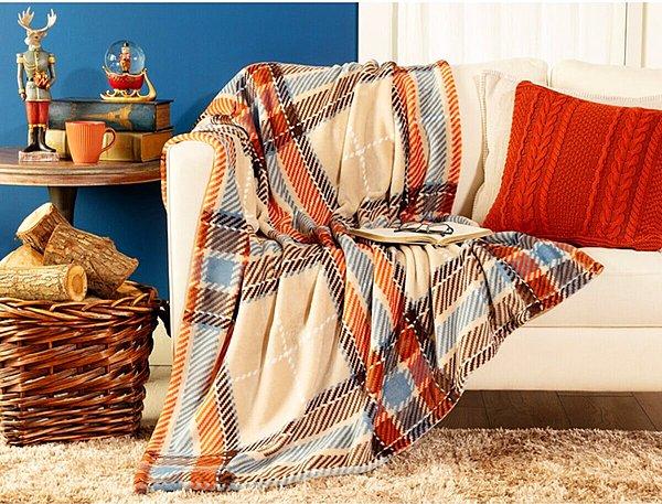 4. Güzel renkleriyle içinizi ısıtacak battaniye bu kış en çok kullanacağınız şey olacak.