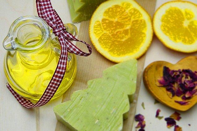 Portakal ve limon kabuklarını atmayıp sıfır atıkla doğal yağ çözücü hazırlayın.