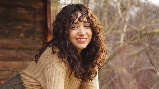 Zeynep Bastık'ın Görenleri Hayrete Düşüren 'Emo' Tarzı!