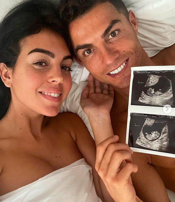 2. Georgina Rodríguez ve Cristiano Ronaldo ikiz bebek beklediklerini sosyal medya hesaplarından paylaştı!