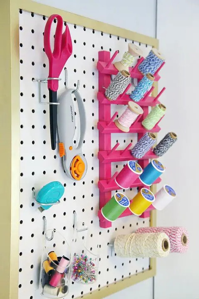 6. Uygun materyallerle istediğiniz amaca hizmet ettirebileceğiniz bir 'pegboard' hiç fena olmaz!