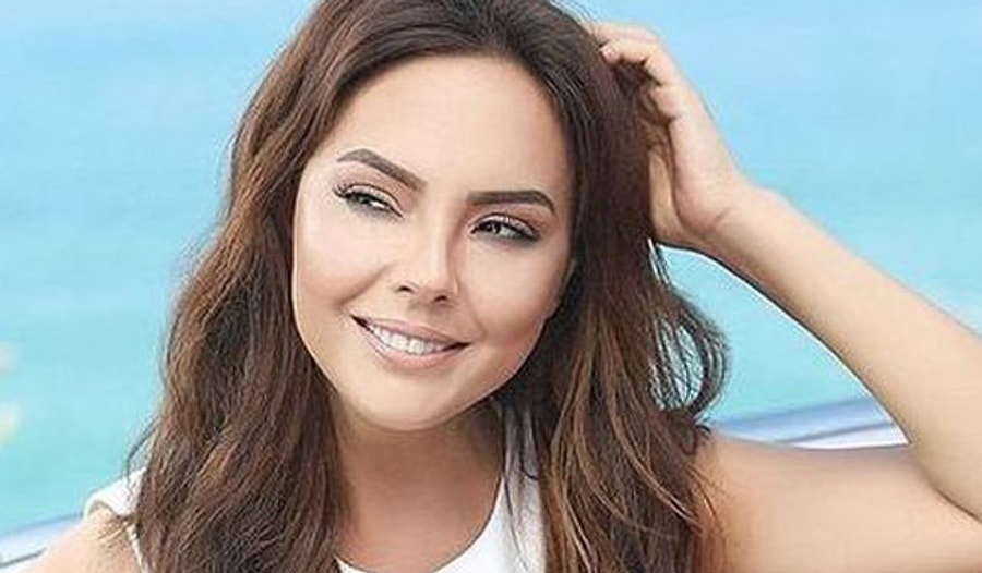 O Ses Turkiye Nin Sevilen Jurisi Ebru Gundes In Estetiksiz Hali Gorenleri Soka Soktu O Ses Turkiye Nin Sevilen Jurisi Ebru Gundes In Estetiksiz Hali Gorenleri Soka Soktu