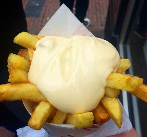 15. "Belçika'da patates kızartması söyledim ve patateslerimi servis etmeden üzerine mayonez bocaladılar. Yanında ketçap da vermediler. Bu tarif hayatımı değiştirdi."
