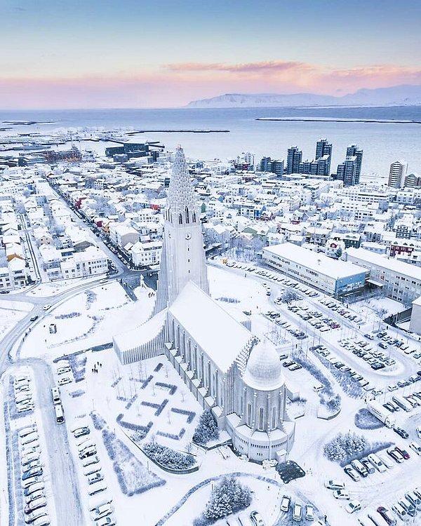 18. "Reykjavík şehri kar fırtınası sonrası büyüleyici bir hal almış."