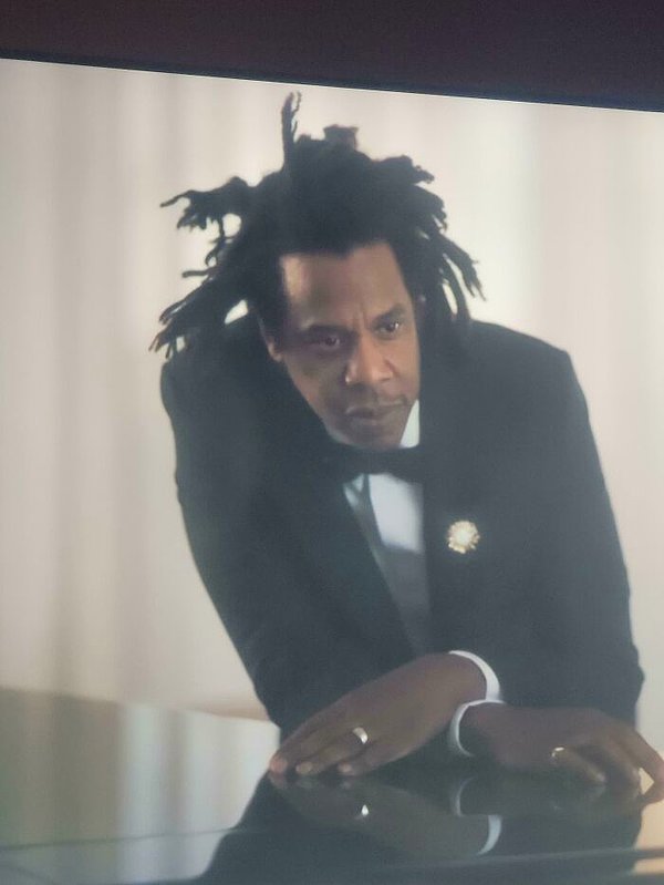 47. Jay Z'nni reklamdaki saçı hayatı sorgulatacak cinsten.