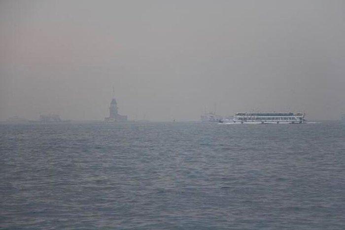 İstanbul ve Çanakkale Boğazı Yoğun Sis Nedeniyle Transit Gemi Geçişlerine Kapatıldı