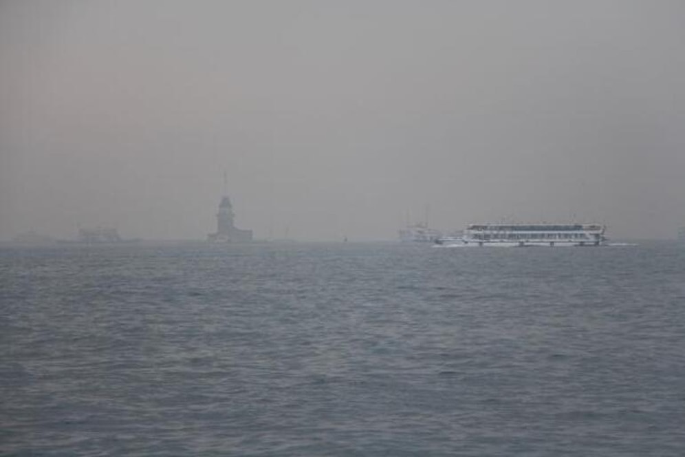 İstanbul ve Çanakkale Boğazı Yoğun Sis Nedeniyle Transit Gemi Geçişlerine Kapatıldı