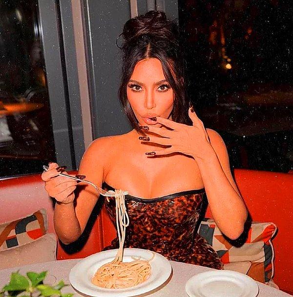 5. Kim Kardashian, yeni sevgilisiyle verdiği pozla gündeme oturdu!